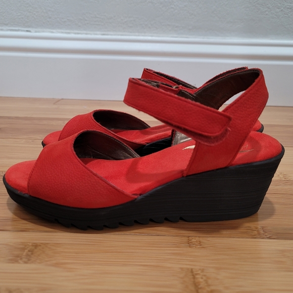 Aerosoles Heelrest Bogaboo Red Leather Wedge Heels Womens Size 6.5 - Picture 1 of 5